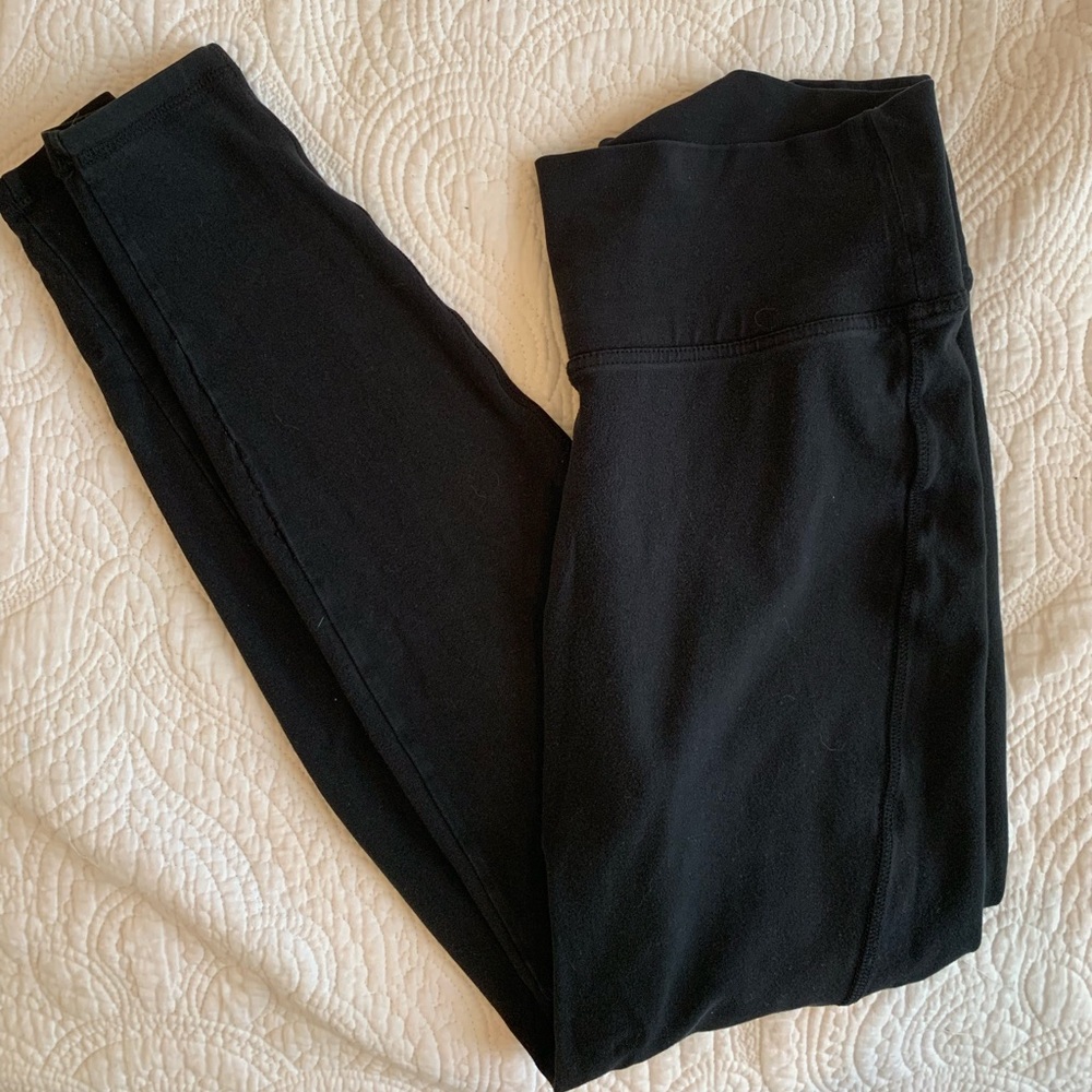 Black active leggings